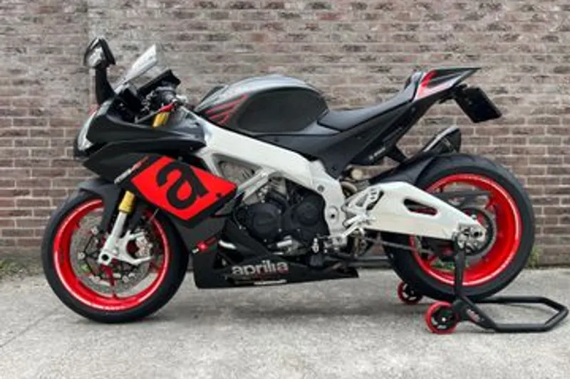 Aprilia RSV 4 R Aprc (2016)