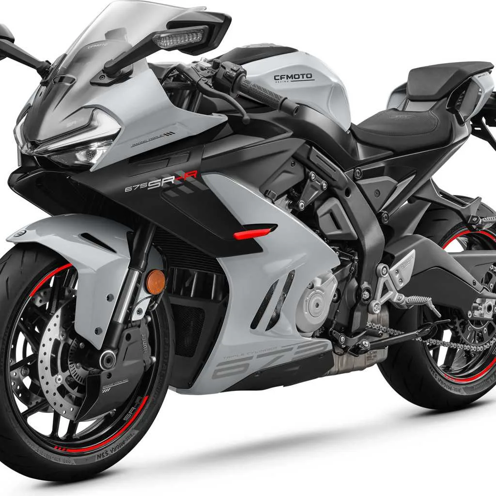 CFMoto 675SR-R (2026) — foto 1