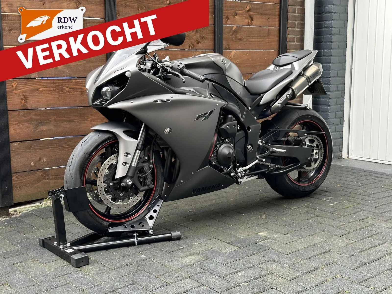 Yamaha YZF-R1 (0) — foto 1