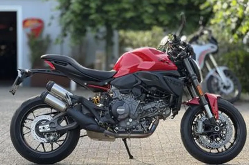 Ducati Monster V2 - Red (2026)