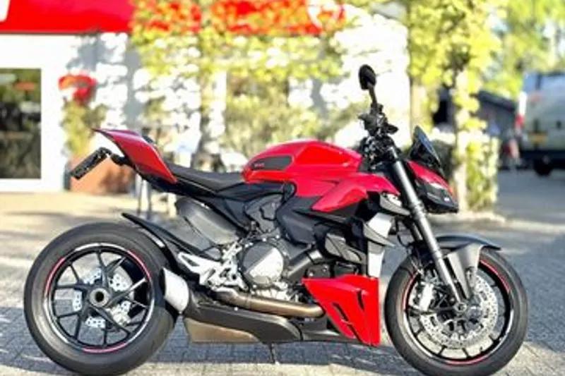 Ducati Streetfighter V2 (2022)