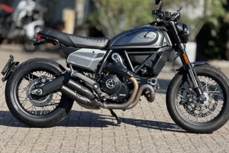 Ducati Scrambler Nightshift (2021)