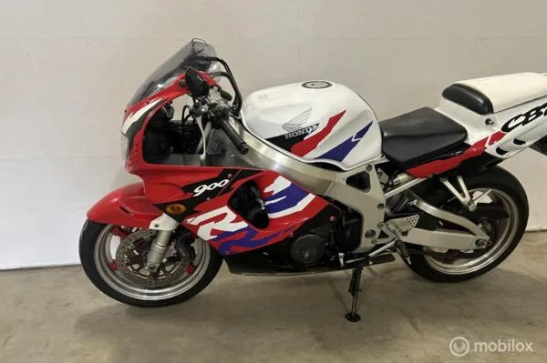 Honda CBR 900RR Fireblade (1997) — foto 1