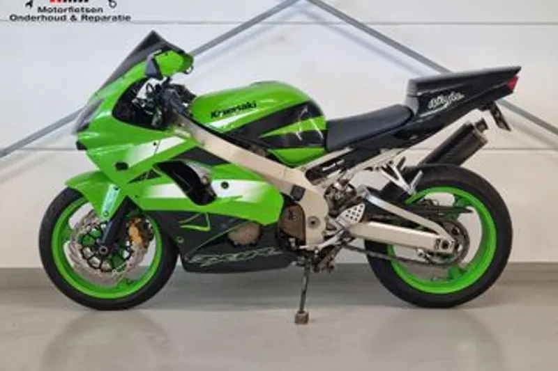 Kawasaki ZX 9R Ninja (2002)