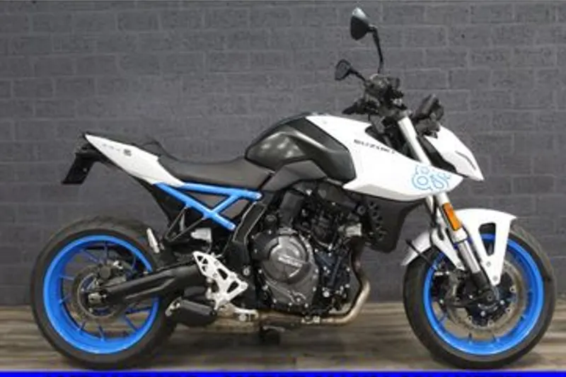 Suzuki GSX-8S (2024)