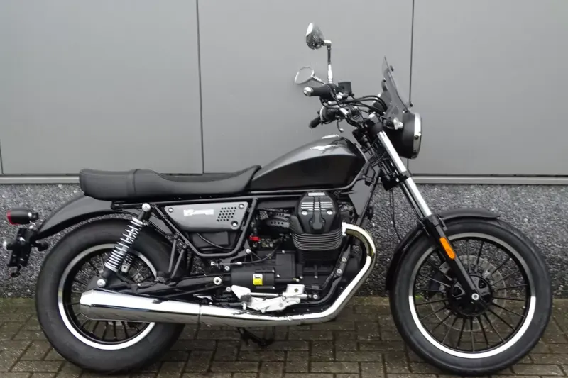 Moto Guzzi V9 Roamer (2019)