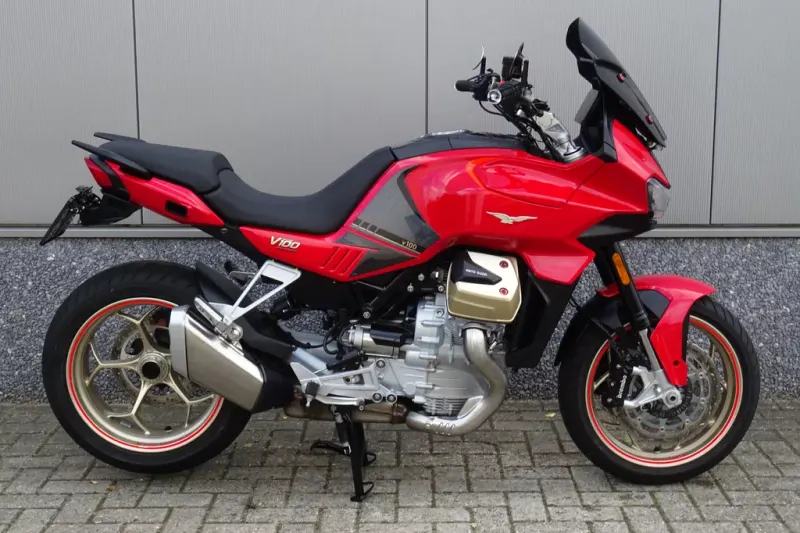 Moto Guzzi V100 Mandello (2023)