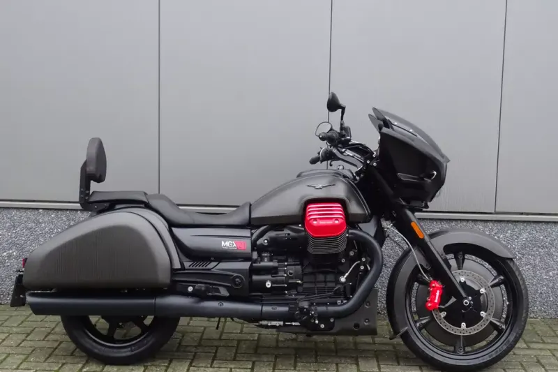 Moto Guzzi MGX 21 Flying Fortress (2017)