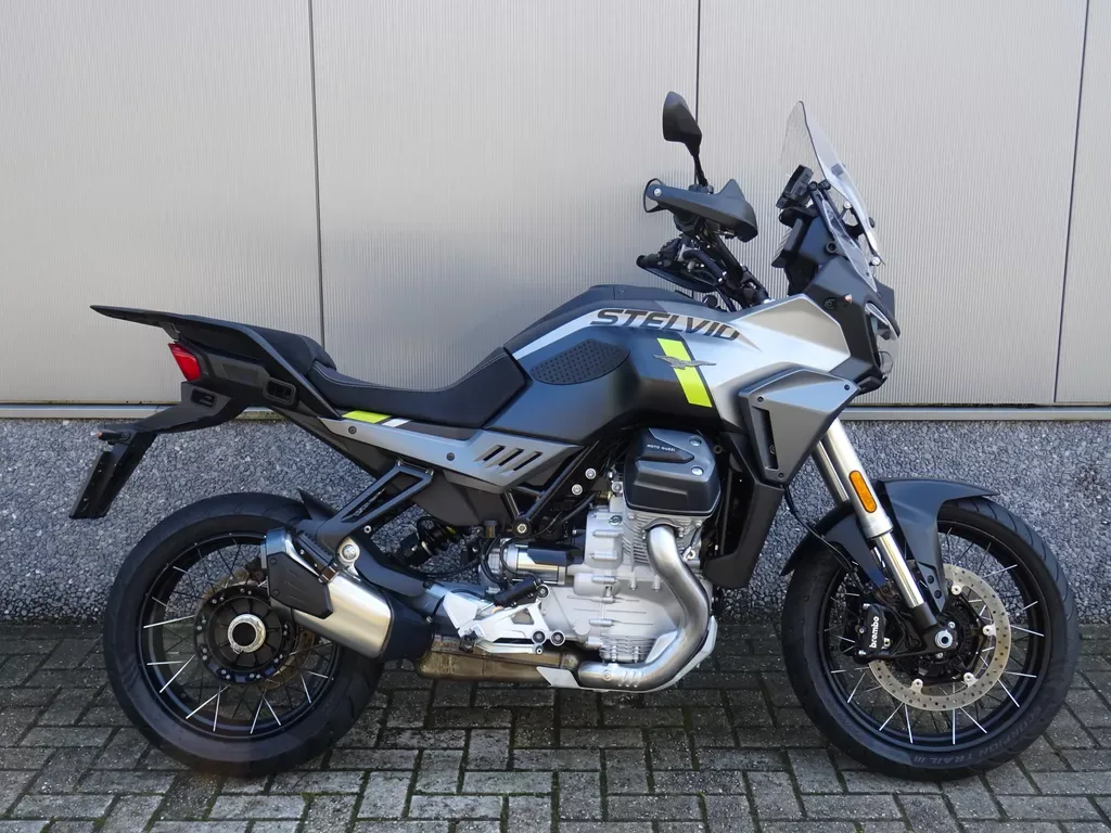 Moto Guzzi Stelvio (2025) — foto 1