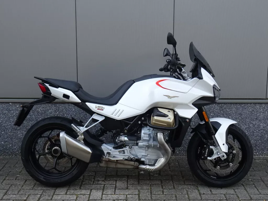 Moto Guzzi V100 Mandello (2023) — foto 1