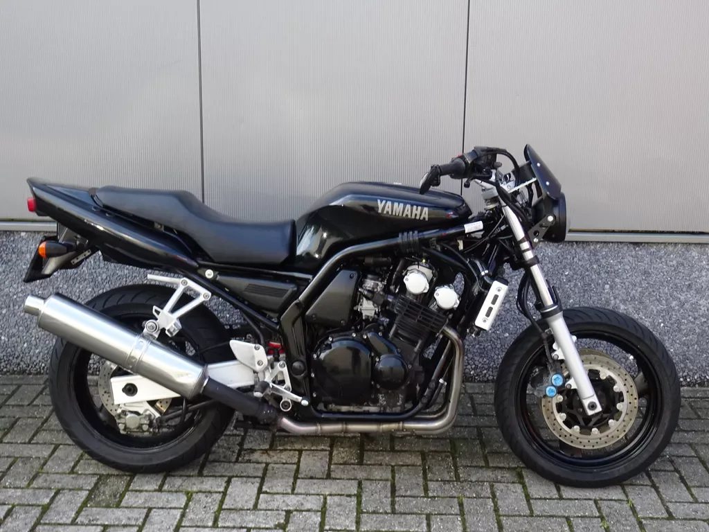 Yamaha FZS 600 Fazer (2001) — foto 1