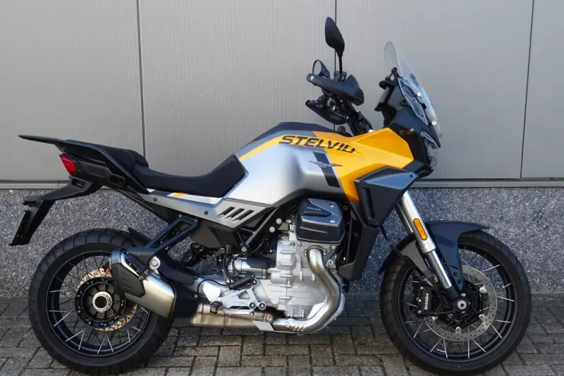 Moto Guzzi Stelvio (2024)