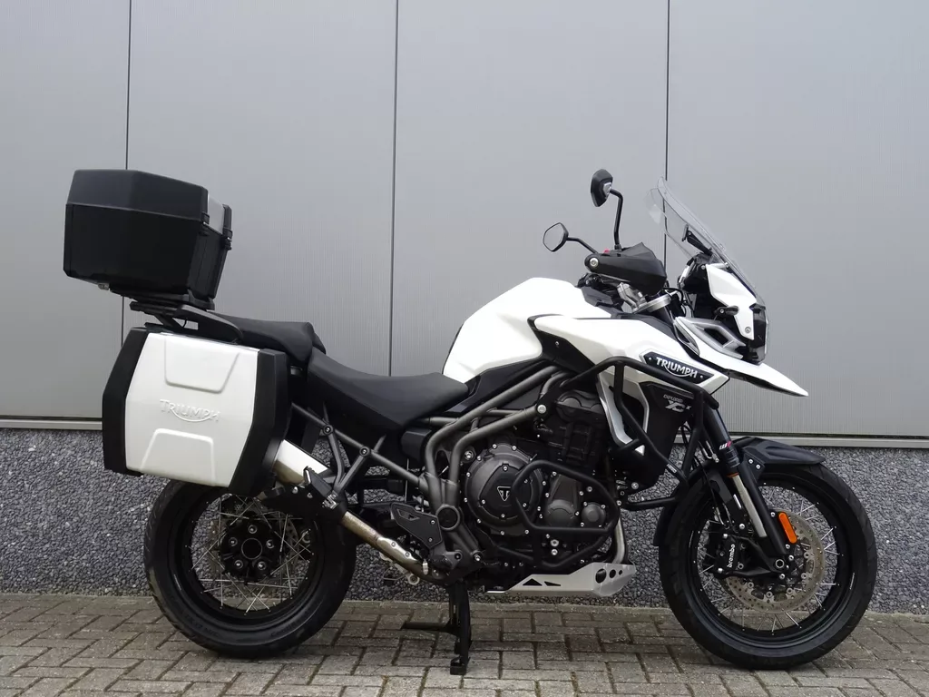 Triumph EXPLORER 1200 XCX (2017) — foto 1