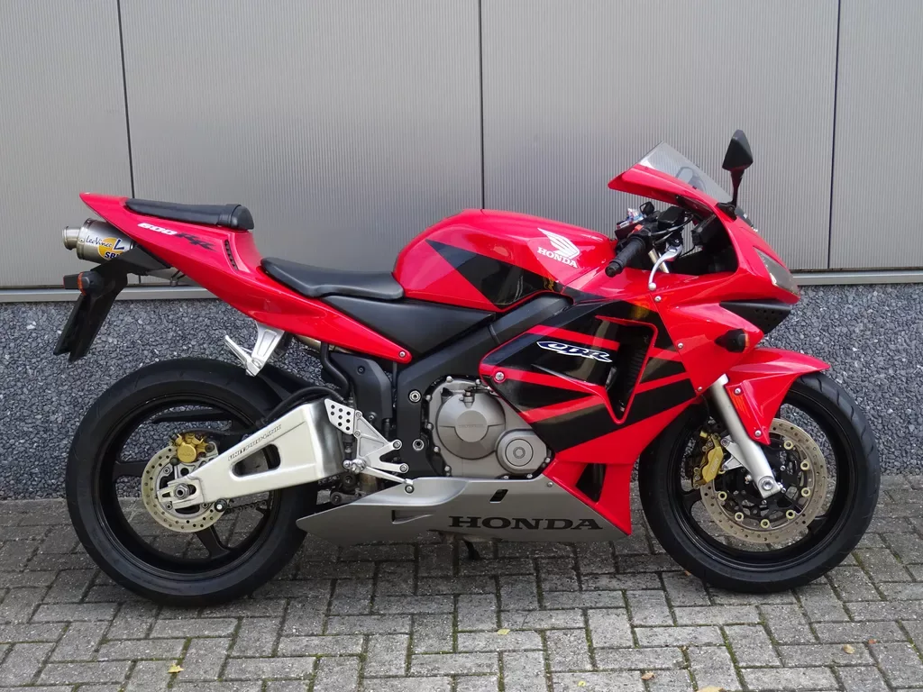 Honda CBR600RR (2003) — foto 1