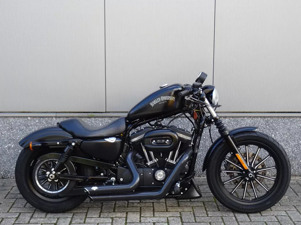 Harley-Davidson Iron 883 (2015) — foto 1