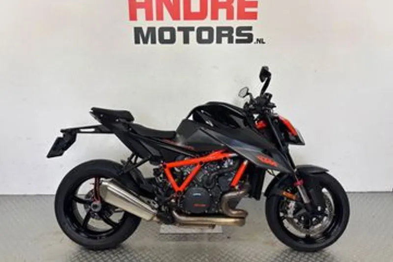 KTM 1290 SuperDuke R (2021)