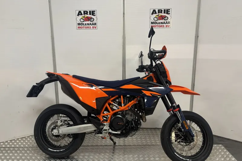 KTM 690 SMC (2026)