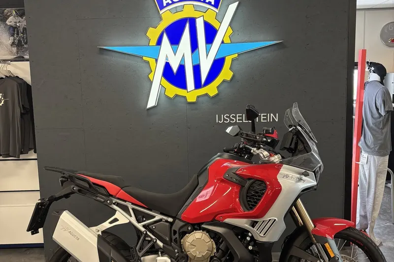 MV Agusta Enduro Veloce (2025)
