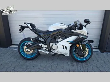 CFMoto 675SR-R (2026) — foto 1