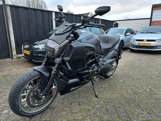 Ducati Diavel Naked Bike Carbon FACE LIFT (2015) — foto 1