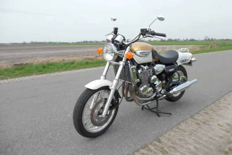 Triumph Adventurer (1998)