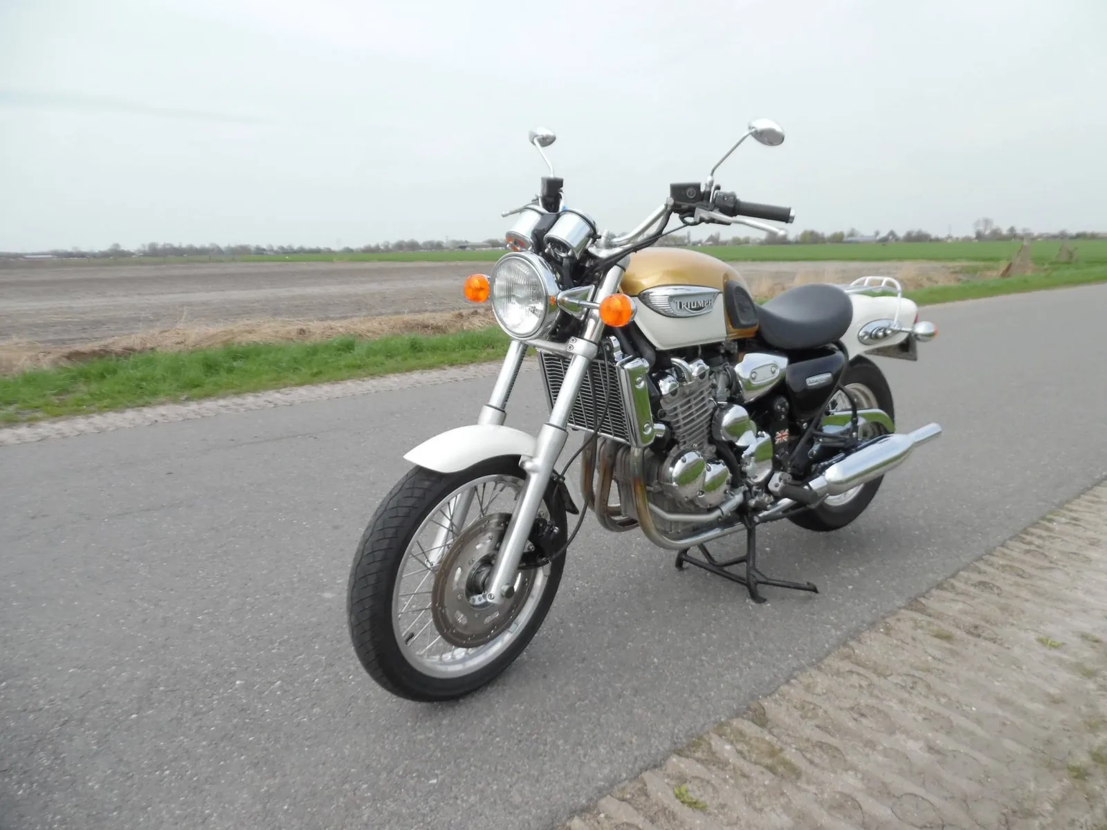 Triumph Adventurer (1998) — foto 1