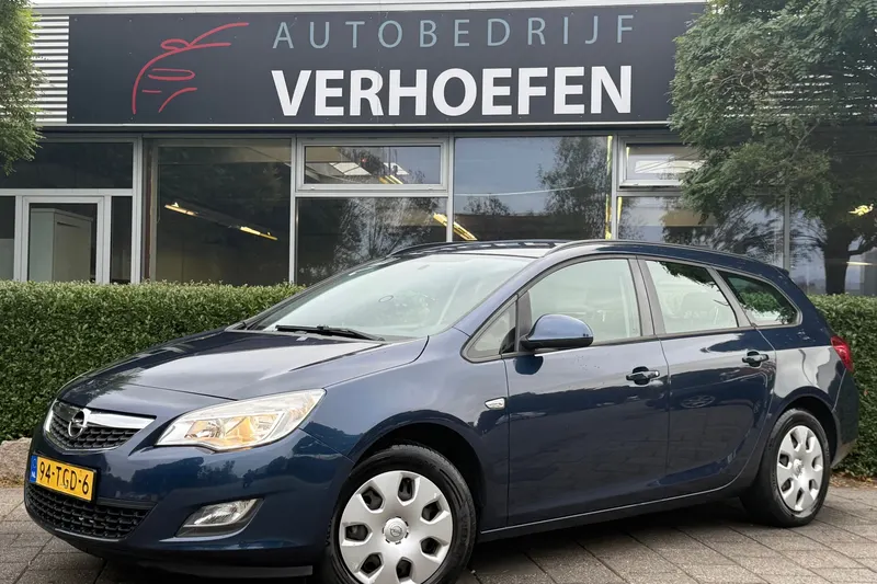 Opel Astra Sports Tourer (2012)
