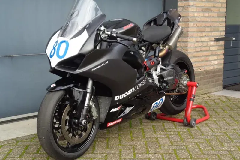 Ducati Panigale V2 (2023)
