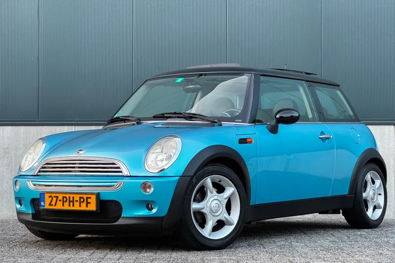 MINI Cooper (2004)