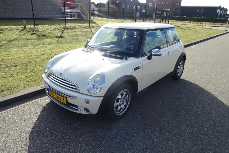 MINI Cooper (2006)