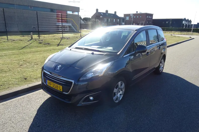 Peugeot 5008 (2015)