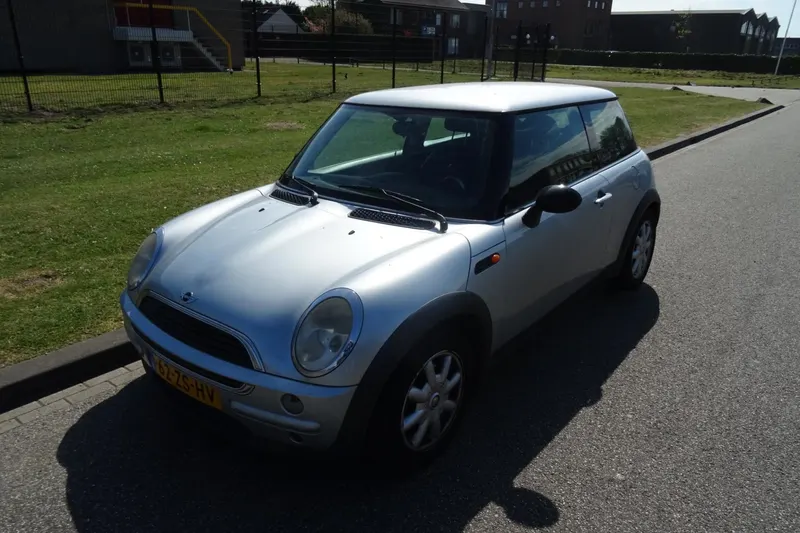 MINI One (2001)