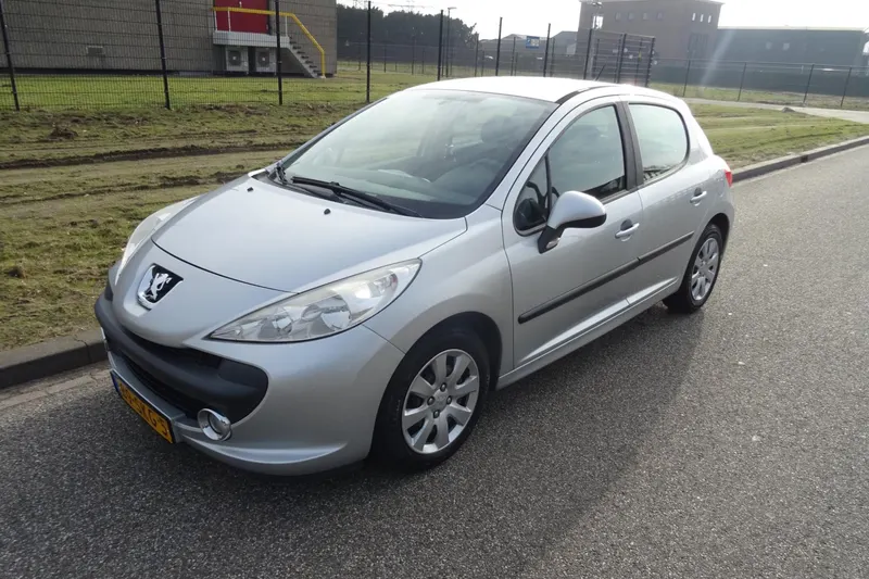 Peugeot 207 (2008)