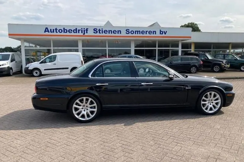 Jaguar XJ (2010)