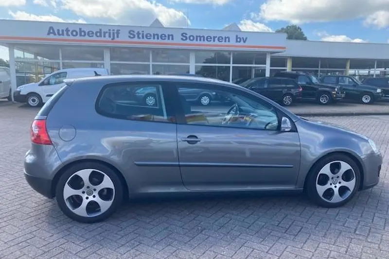 Volkswagen Golf (2004)