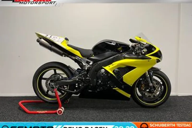 Yamaha YZF-R1 (2004)