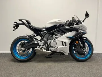 CFMoto 675SR-R (2026) — foto 1