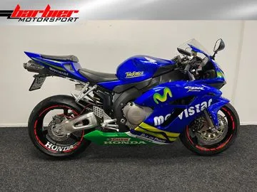 Honda CBR1000RR (2005) — foto 1