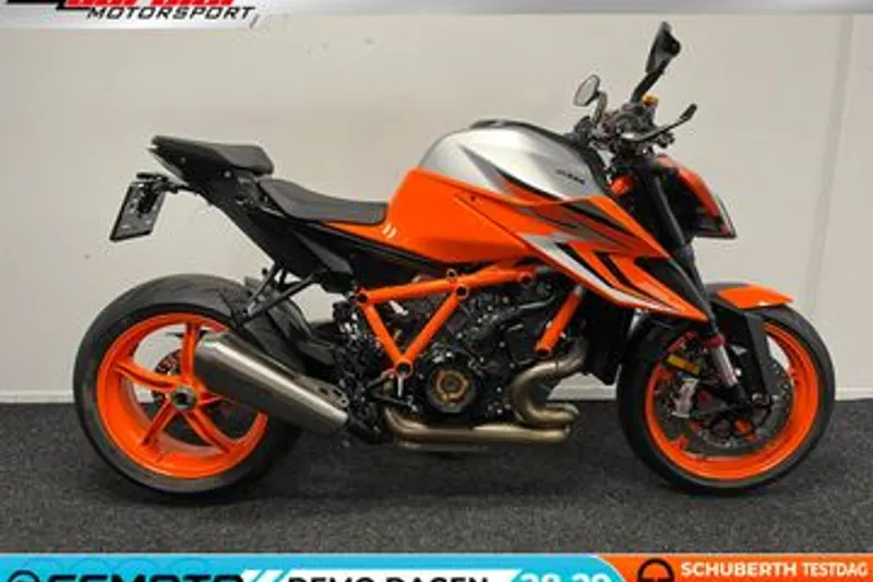 KTM 1290 SuperDuke R (2023)