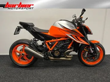 KTM 1290 SuperDuke R (2023) — foto 1