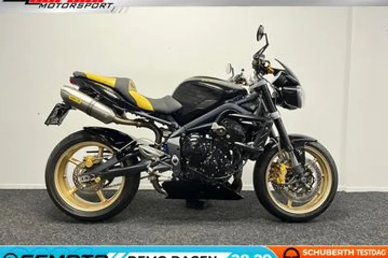 Triumph Street Triple R (2011)
