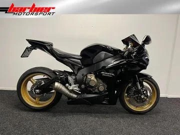 Honda CBR1000RR (2008) — foto 1