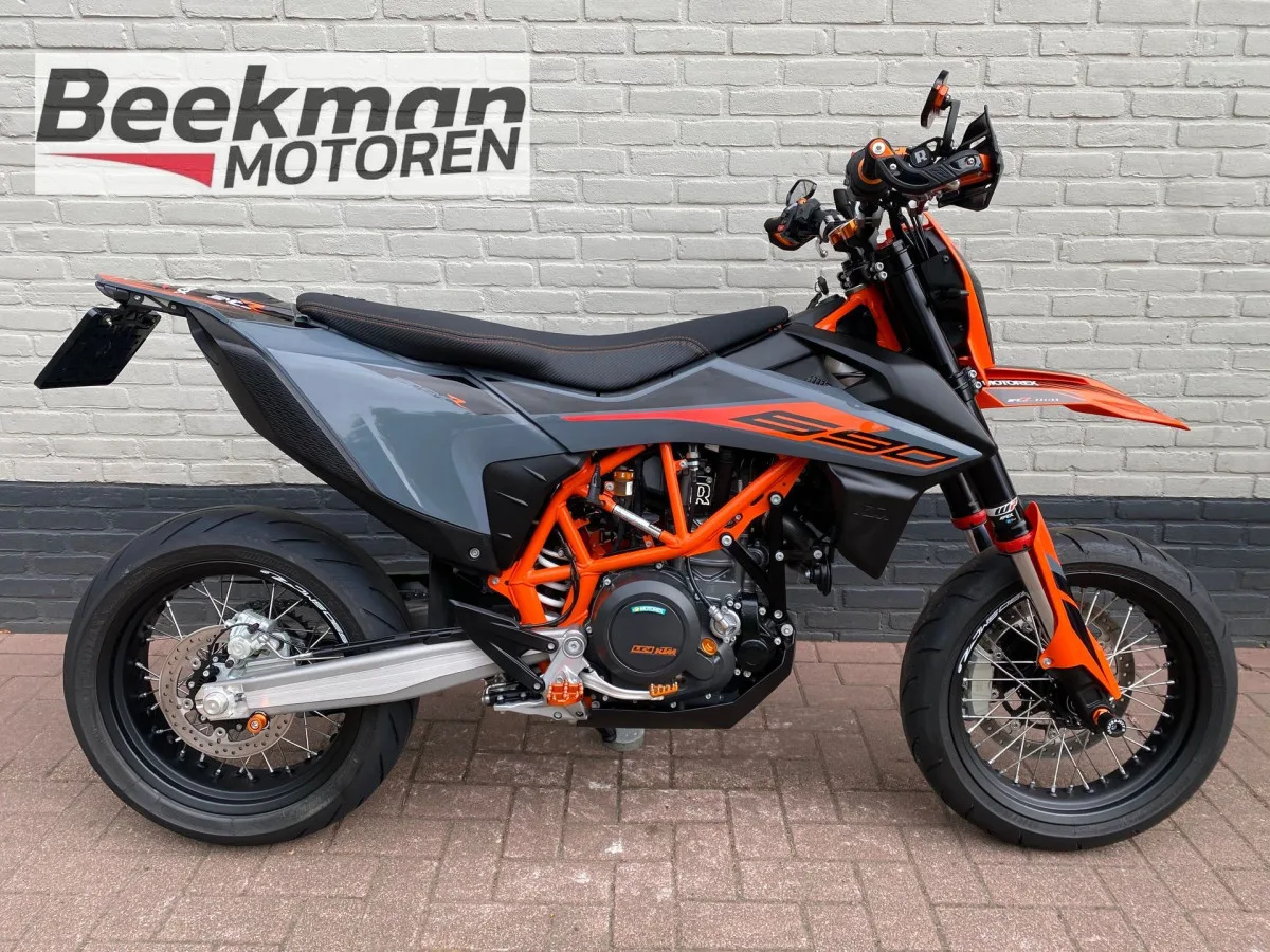 KTM 690 SMC (2021) — foto 1