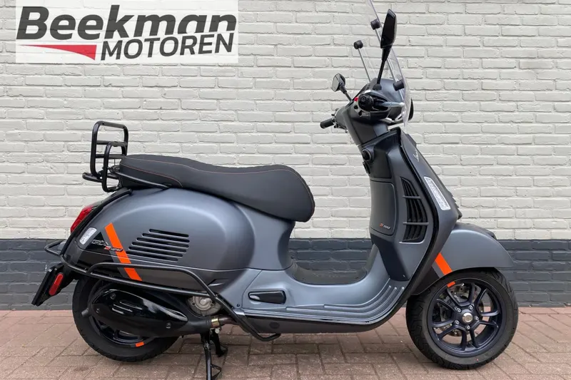 Vespa GTS 300 (2024)