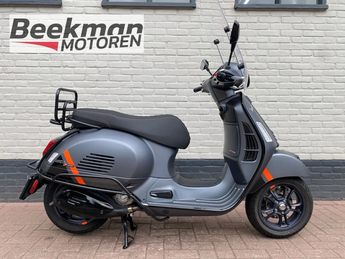 Vespa GTS 300 (2024) — foto 1