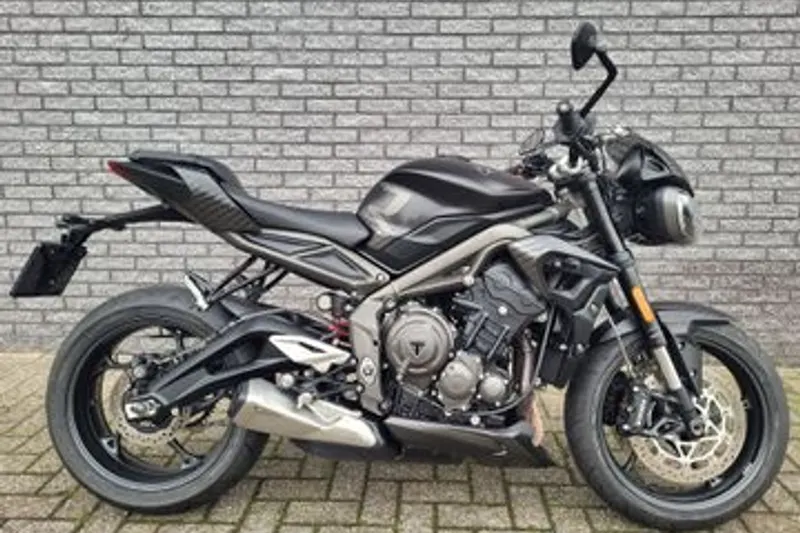 TRIUMPH STREET TRIPLE R (2022)