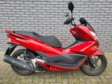 Honda PCX 150 (2016) — foto 1