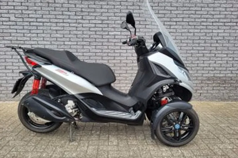 Piaggio MP3 300 HPE (2024)
