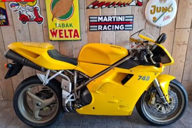 DUCATI 748 (2000)