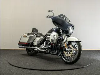 Harley-Davidson Street Glide (2019) — foto 1